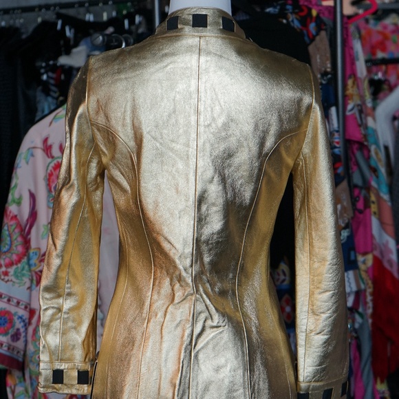 CHANEL ICONIC GOLD METALLIC LEATHER RUNWAY GORGEOUS JACKET VINTAGE 90’s - SZ 38. - Picture 3 of 6
